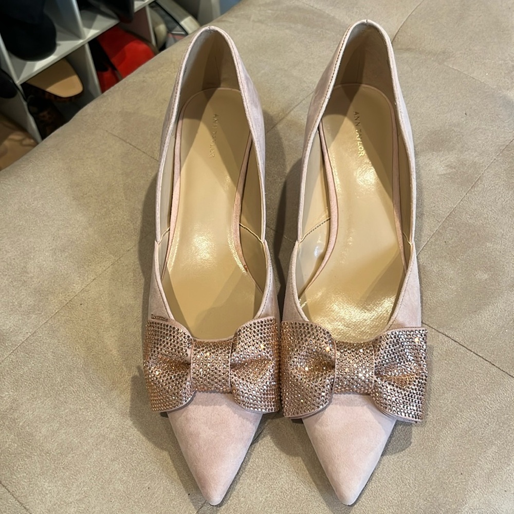 Ann Taylor Light Pink Suede Kitten Heels Sparkle Bow 10M